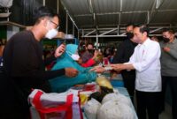 Presiden Joko Widodo didampingi Ibu Iriana Joko Widodo mengunjungi Pasar Pucang Anom, Kota Surabaya. (Dok. Biro Pers Sekretariat Presiden/Muchlis Jr)
