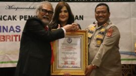 Komisi Perlindungan Anak Indonesia (KPAI) memberikan penghargaan kepada Polres Bogor. (Dok. Polres Bogor)
