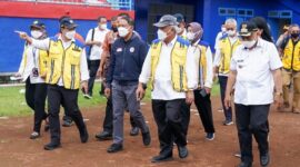 Menteri PUPR Basuki Hadimuljono dan Menpora Zainudin Amali, meninjau Stadion Kanjuruhan , Malang, Jawa Timur. (Dok. setkab.go.id) 