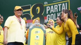 Ibu Reni berhasil meraih hadiah utama Grand Prize Mobil. (Dok. Partai Golkar)
