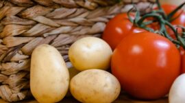 Kentang dan Tomat Berpotensi Jadi Obat Kanker. (Pexels.com/MART PRODUCTION)