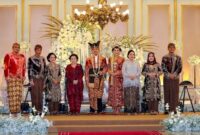 Ketua DPR RI Puan Maharani bersama Megawati Soekarnoputri menghadiri Pernikahan Kaesang Pangarep dan Erina Gudono. (Instagram.com@/puanmaharani)