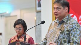 Menko Perekonomian AIrlangga Hartarto dan Menkeu Sri Mulyani memberikan keterangan pers. (Dok. Setkab.go.id)