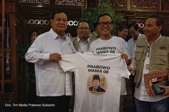 Relawan Jokowi Mania (JOMAN) mendatangi rumah Ketua Umum Partai Gerindra Prabowo Subianto. (Dok. Tim Media Prabowo Subianto)