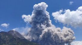 Gunung Merapi kembali muntahkan awan panas guguran. (Dok. BNPB) 
