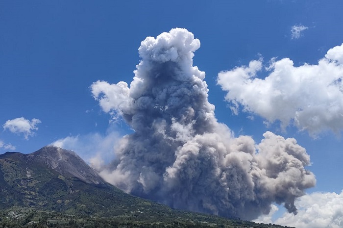 Gunung Merapi kembali muntahkan awan panas guguran. (Dok. BNPB) 
