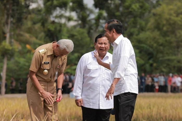 Presiden Joko Widodo (Jokowi) bersama Ketua Umum Partai Gerindra Prabowo Subianto dan Gubernur Jawa Tengah Ganjar Pranowo. (Instagram.com/@prabowo)