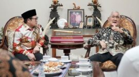 Ketua Umum Partai Kebangkitan Bangsa (PKB) Muhaimin Iskandar mengunjungi Wakil Presiden Ke-6 RI Jenderal TNI (Purn.) Try Sutrisno. (Instagram.com/@dpp.pkb)
