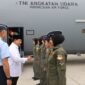 Menteri Pertahanan Prabowo Subianto menyerahkan secara simbolis Pesawat C-130J Hercules Kedua kepada TNI AU di Lanud Halim Perdanakusuma, Jakarta, Kamis, 6 Juli 2023. (Dok. Tim Media Prabowo Subianto)