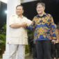 Ketua Umum Partai Gerindra Prabowo Subianto bersam Politikus PDI Perjuangan Budiman Sudjatmiko. (Dik. Tim Media Prabowo Subianto)