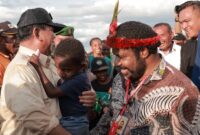 Ketua Umum Partai Gerindra Prabowo Subianto saat bersama Masyarakat. (Facbook.com/@Prabowo Subianto)
