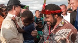 Ketua Umum Partai Gerindra Prabowo Subianto saat bersama Masyarakat. (Facbook.com/@Prabowo Subianto)
