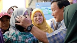 Ketua Umum Partai Gerindra Prabowo Subianto saat bersama Masyarakat. (Facbook.com/@Prabowo Subianto)
