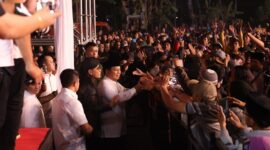 Menteri Pertahanan (Menhan) Prabowo Subianto menghadiri acara milad Ponpes Ora Aji asuhan Gus Miftah di Kalasan. (Dok. Tim Media Prabowo Subianto)
