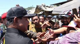 Ketua Umum Partai Gerindra Prabowo Subianto saat bersama Masyarakat. (Facbook.com/@Prabowo Subianto)
