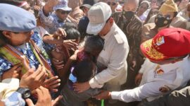 Ketua Umum Partai Gerindra Prabowo Subianto saat bersama Masyarakat. (Facbook.com/@Prabowo Subianto)
