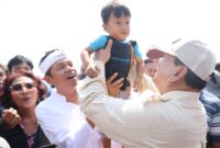 Ketua Umum Partai Gerindra Prabowo Subianto saat bersama Masyarakat. (Facbook.com/@Prabowo Subianto)  