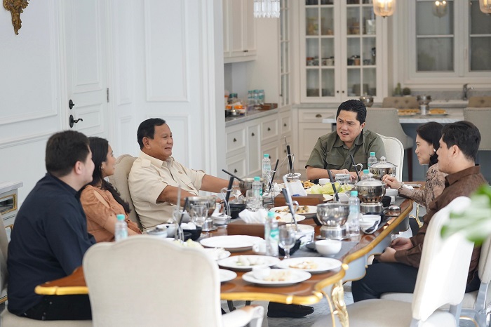 Calon presiden Prabowo Subianto melakukan kunjungan ke kediaman Menteri BUMN Erick Thohir. (Dok. Tim Media Prabowo Subianto)  