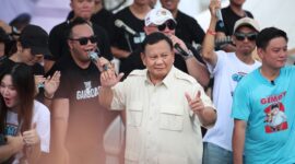 Calon Presiden Koalisi Indonesia Maju Prabowo Subianto menghadiri acara 'Masak Besar Youtuber Chef Bobon Santoso bersama Relawan Kopra (Konco Prabowo)' di Cilincing, Jakarta Utara.(Dok. Tim Media Prabowo-Gibran)