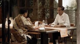 Presiden Jokowi Bertemu dengan Prabowo Subianto di Rumah Makan. (Facebook.com/@Prabowo Subianto)