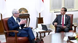 Presiden Joko Widodo menerima delegasi Apple di Istana Merdeka. (Facebook.com/@Setkab RI)