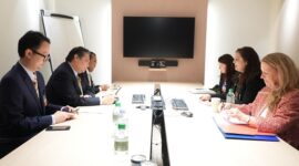 Menteri Koordinator Bidang Perekonomian Airlangga Hartarto bertemu dengan Menteri Negara Inggris Urusan Eropa Nusrat Ghani. (Dok. Ekon.go.id)