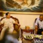 Presiden terpilih periode 2024-2029 dan Menteri Pertahanan Prabowo Subianto menjenguk Jenderal TNI (Purn) Subagyo Hadi Siswoyo (HS). (Dok. Tim Media Prabowo)