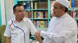 Mantan Imam Besar Front Pembela Islam (FPI) Habib Rizieq Shihab. bersama Ketua Harian DPP Partai Gerindra Sufmi Dasco Ahmad dan Wakil Ketua Umum Partai Gerindra Habiburokhman. (Instagram.com @sufmi_dasco)