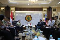 Menteri Pertanian (Mentan) Indonesia, Andi Amran Sulaiman (kanan) saat menerima Menteri Pertanian dan Keterjaminan Makanan Malaysia, Datuk Seri Mohammad Bin Sabu di kantor Pusat Kementerian Pertanian. (Dok. Kementan)